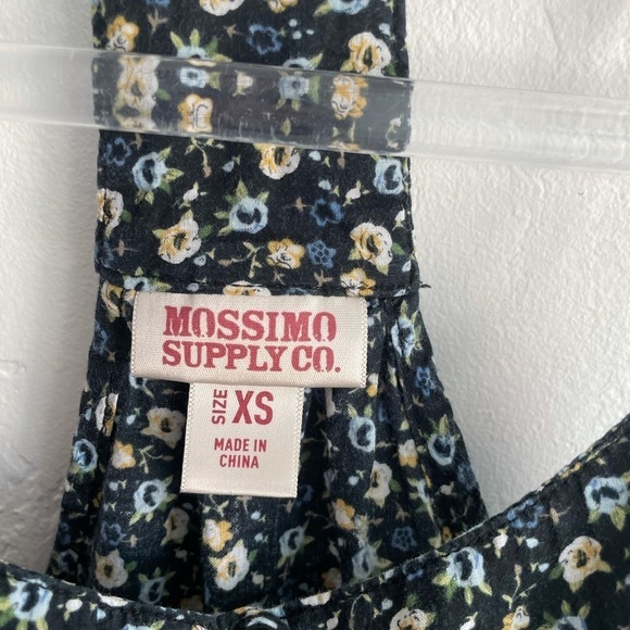 Floral shorts romper size XS NWOT navy blue - Picture 3 of 5